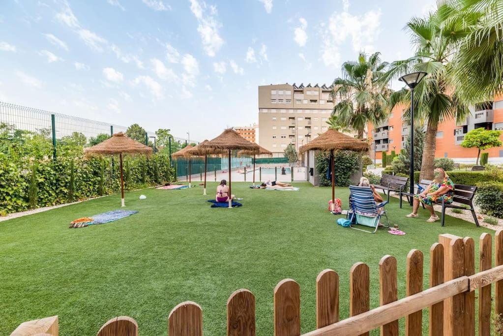 Moderno Apartamento Con Piscina Y Parking グラナダ エクステリア 写真